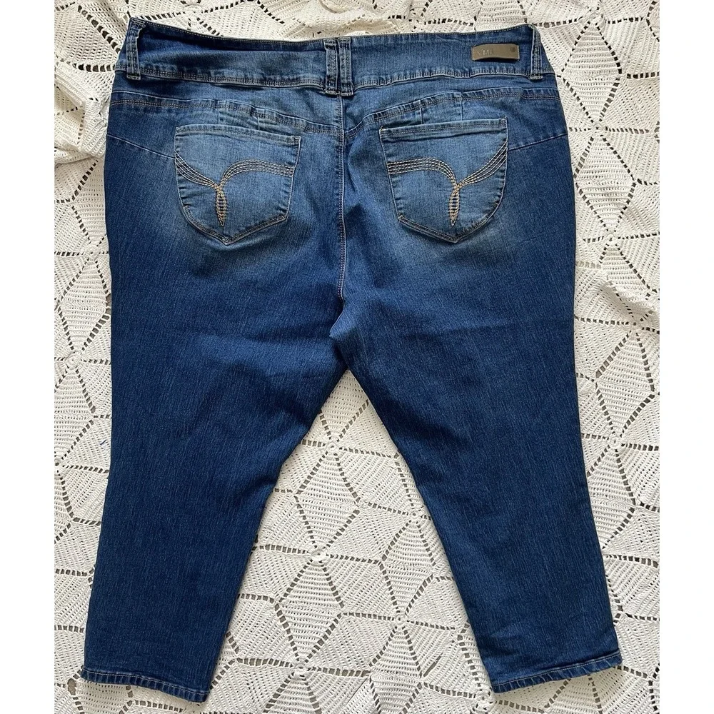 YMI Wanna‎ Betta Butt Capri Jeans Size 24 Mid Rise Stretch Women Y2K Flattering